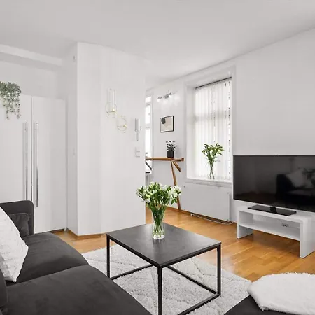 Homerentals L & Convenient - Queen Bed شقة