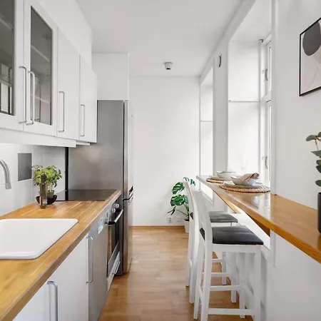 Homerentals L & Convenient - Queen Bed Apartment