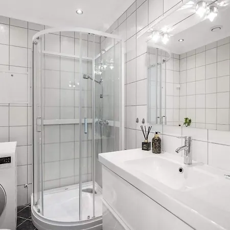 Homerentals L & Convenient - Queen Bed Апартаменты *